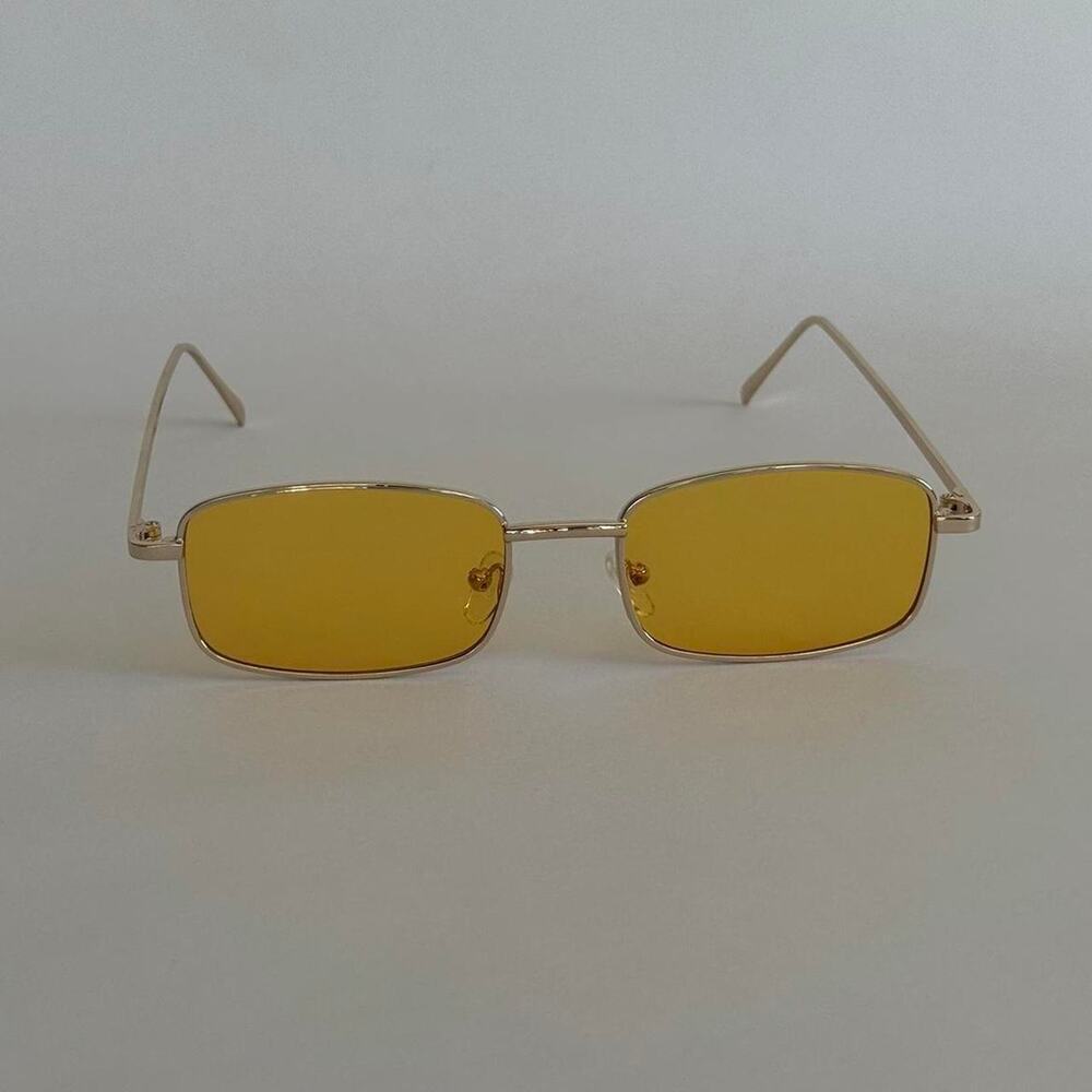 Retro square sunglasses with yellow